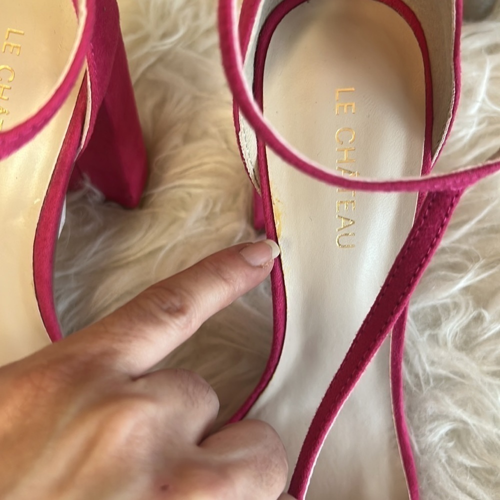 Le Chateau Hot Pink T-Strap Chunky Heel Sandals Size 7 - Picture 13 of 16